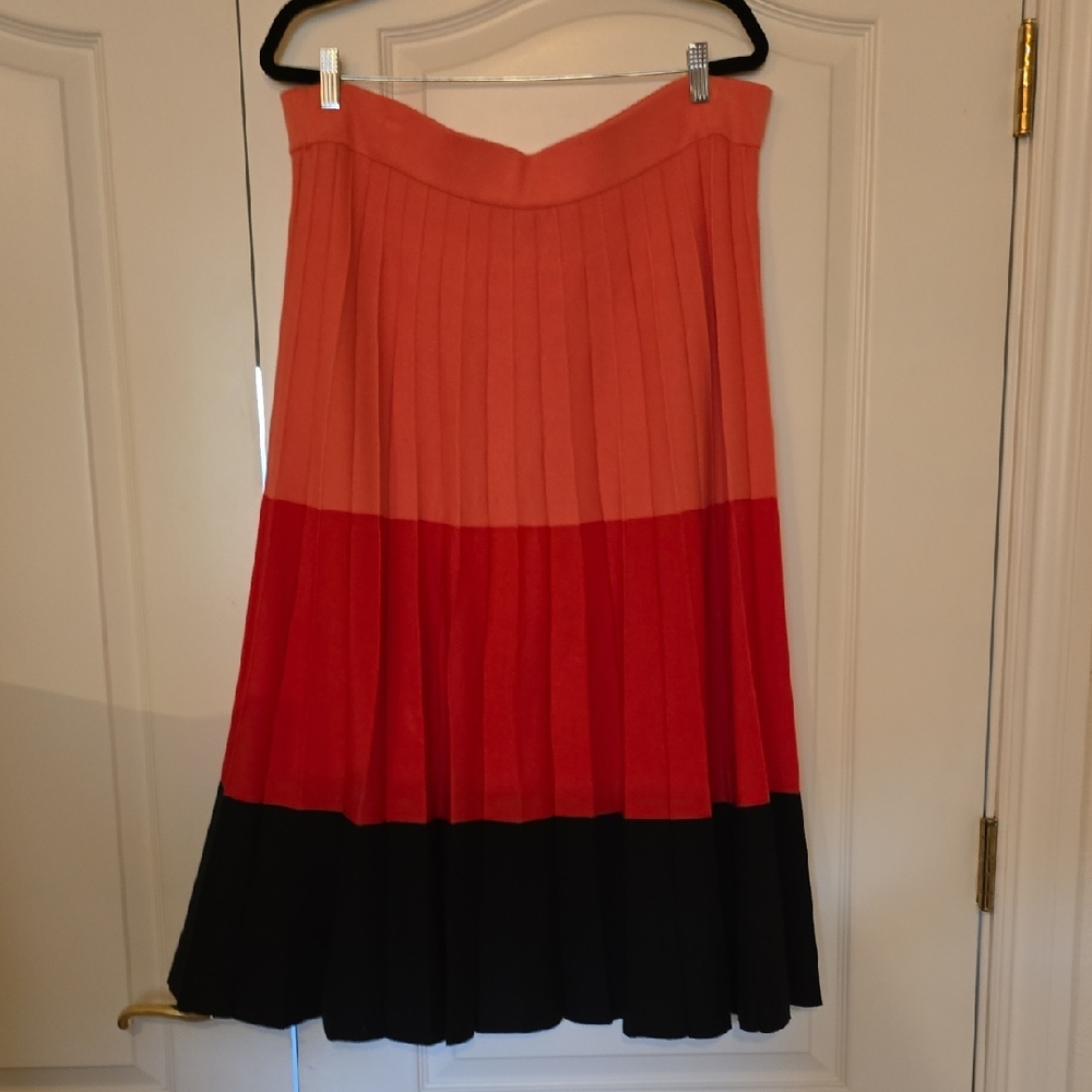 EUC Ann Taylor Coral and Black Pleated Midi Skirt